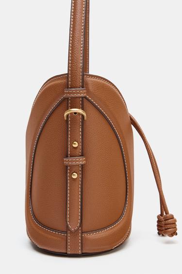 MINI SAC SEAU SURPIQÛRES - Marron foncé de Zara - Image 2