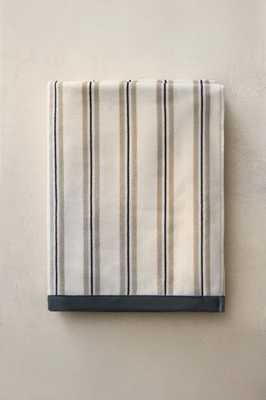VELOUR BEACH TOWEL WITH CONTRAST STRIPES - Grey green by Zara - Image 4