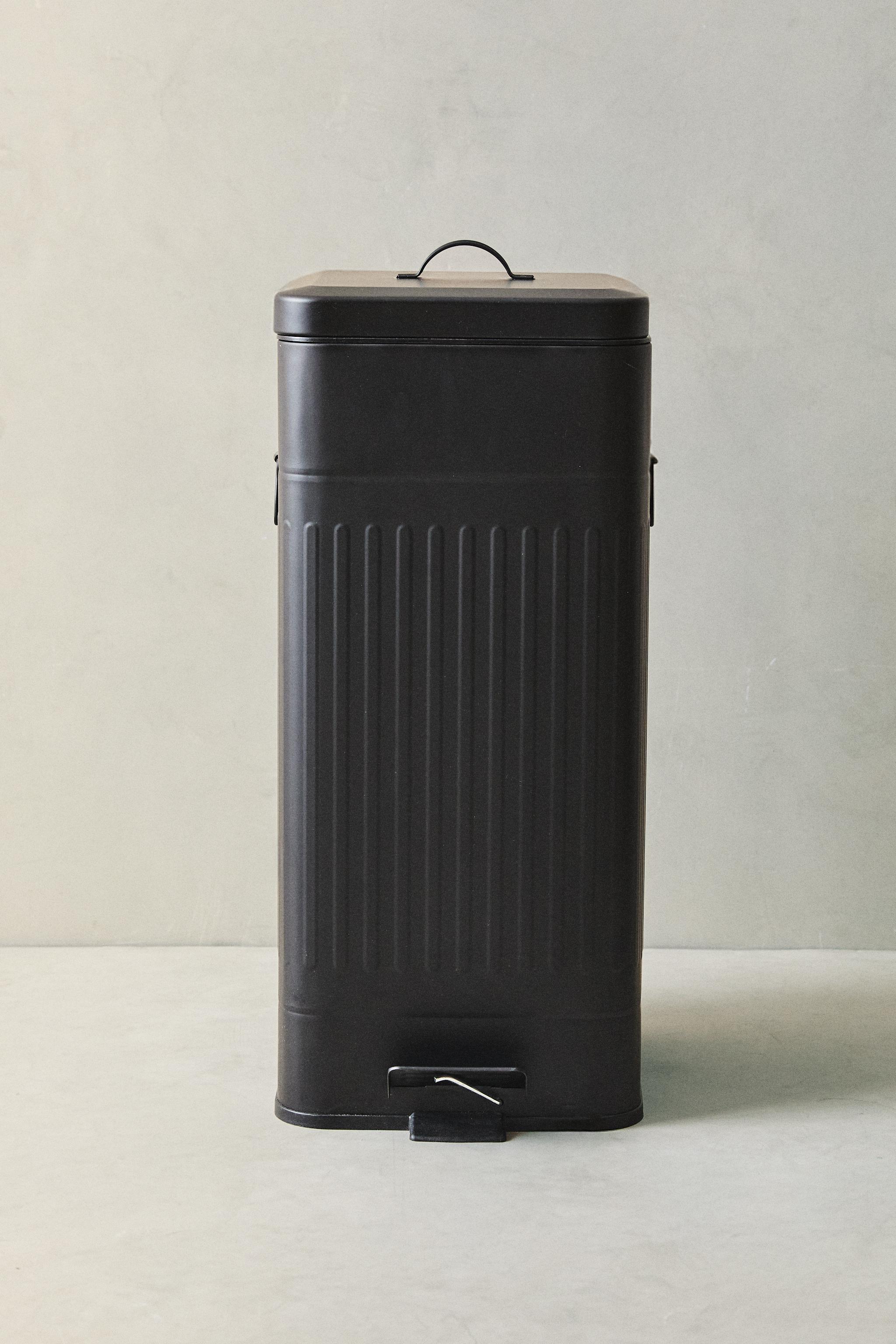 LARGE KITCHEN TRASH CAN
