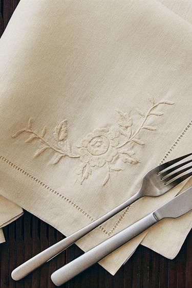 PACK SERVIETTES DE TABLE LIN BRODERIE FLORALE ET JOUR ÉCHELLE (PACK DE 2) - Écru de Zara - Image 5