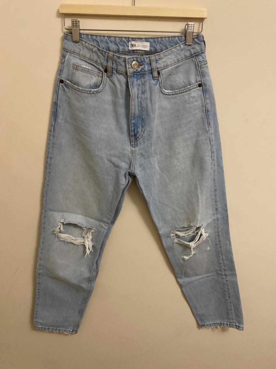 RIPPED MOM JEANS