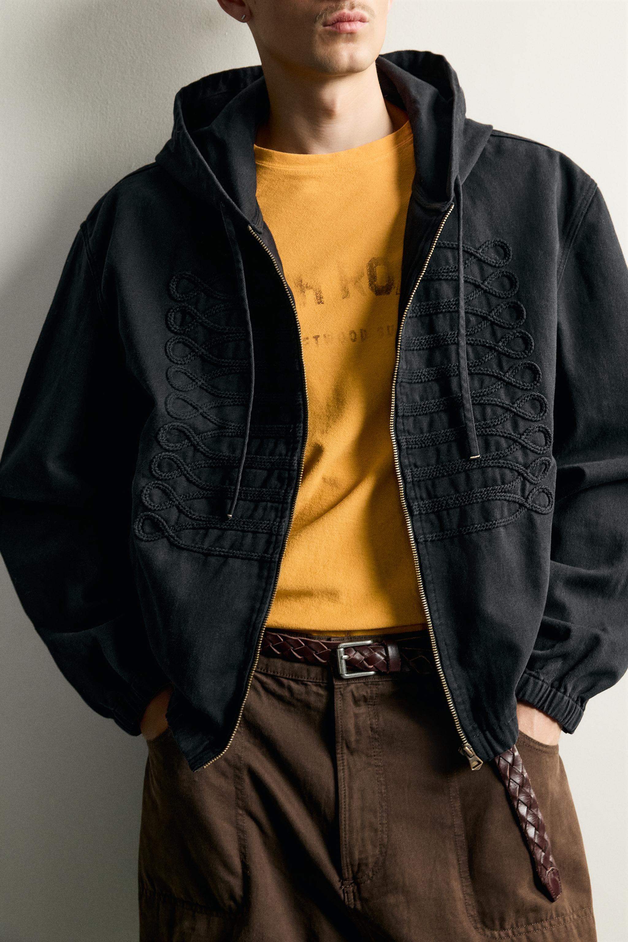 BLOUSON À BRANDEBOURGS CAPUCHE