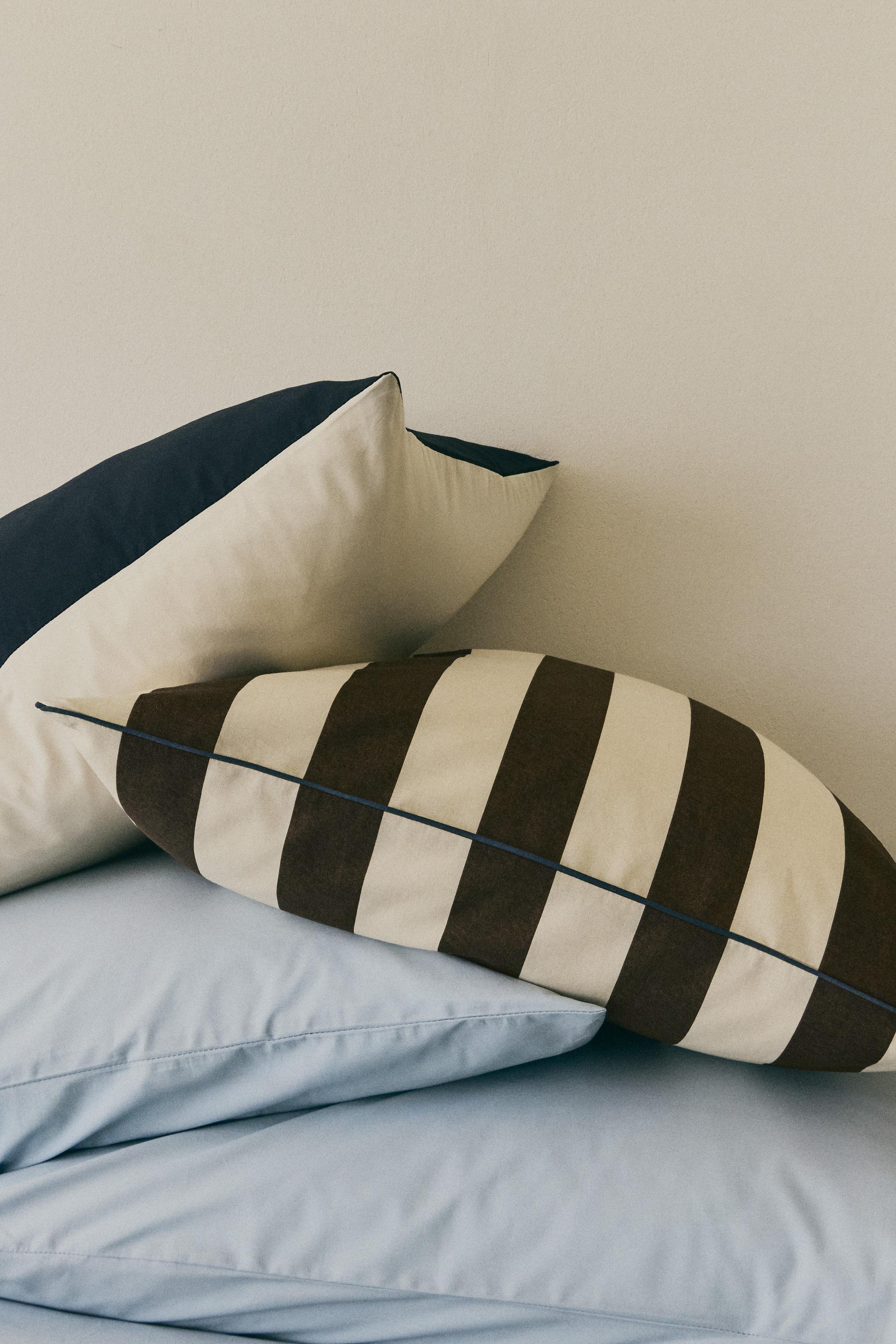 FADED STRIPED COTTON PILLOWCASE — Dark brown