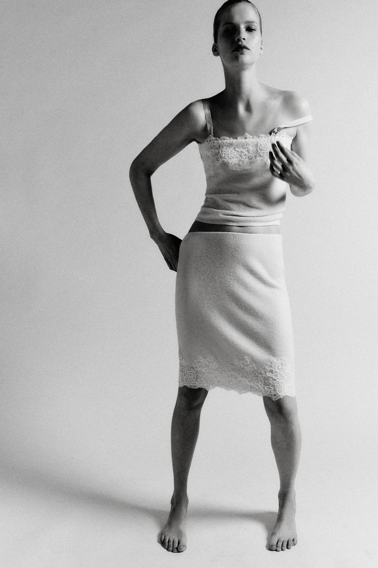 İŞLEMELİ DANTEL ÖRGÜ TOP