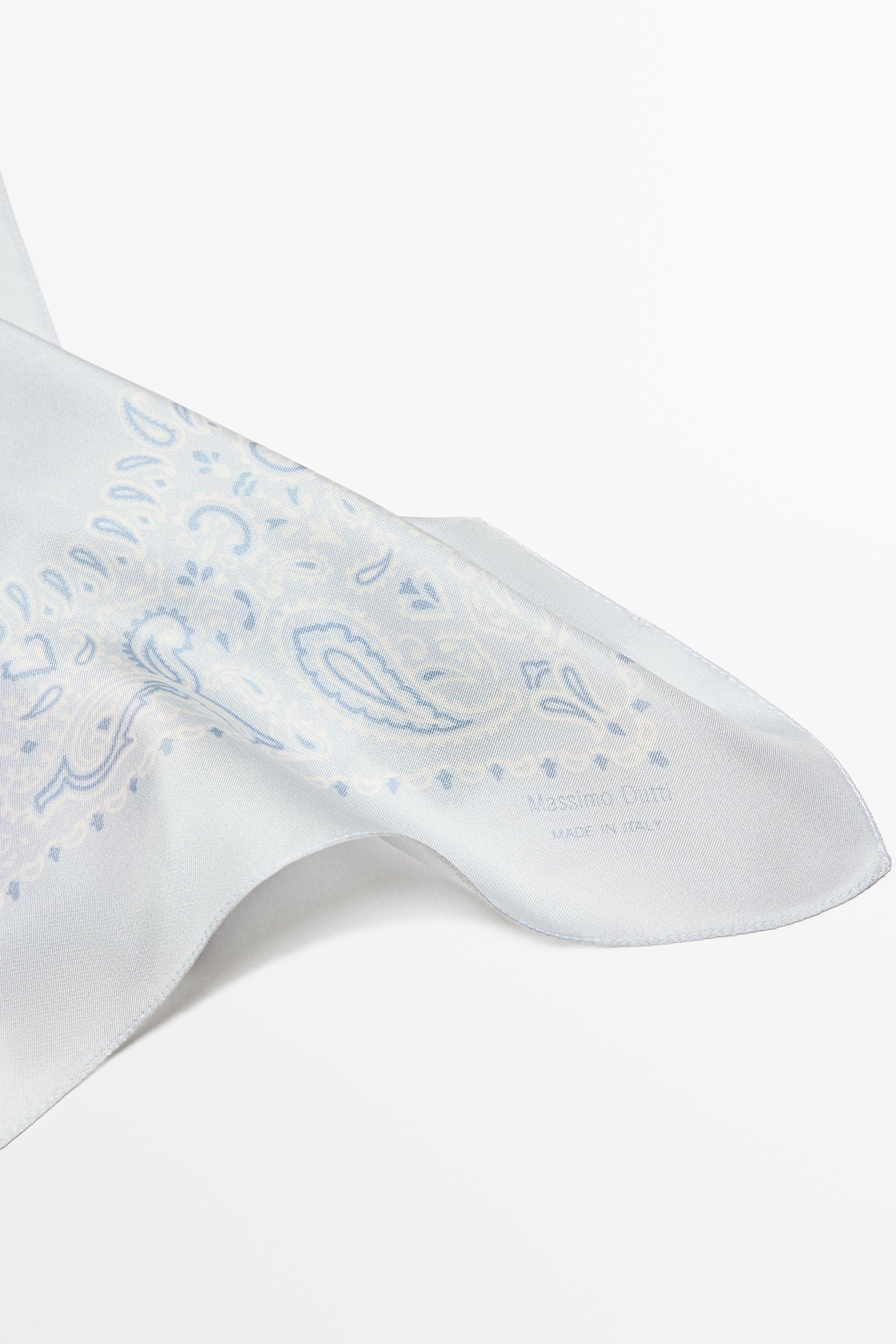 Foulard à motif paisley