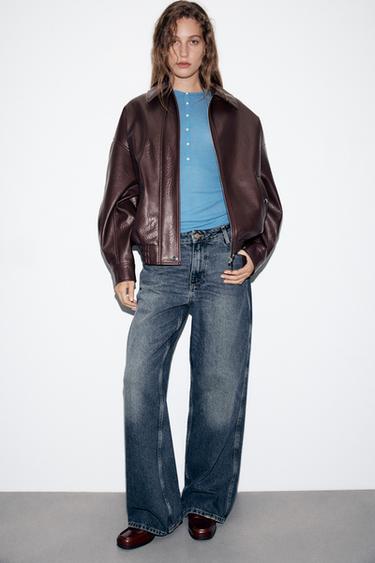 CAZADORA BOMBER EFECTO PIEL - Burgundy de Zara