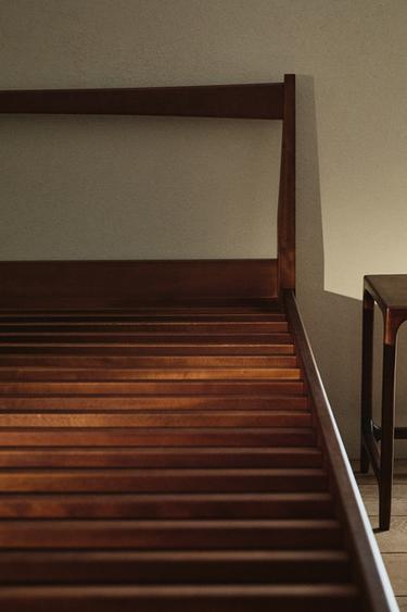 ESTRUCTURA CAMA CON CABECERA - Marrón de Zara