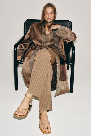 METALLIC EFFECT FLAT SANDALS - Gold by Zara