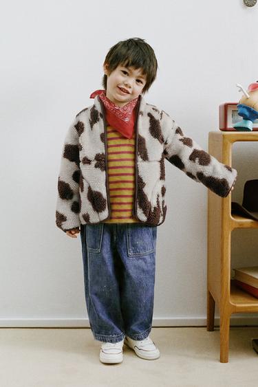 جاكيت من فرو الغنم الاصطناعي بطبعة بقرة - بني الخاص بـ Zara