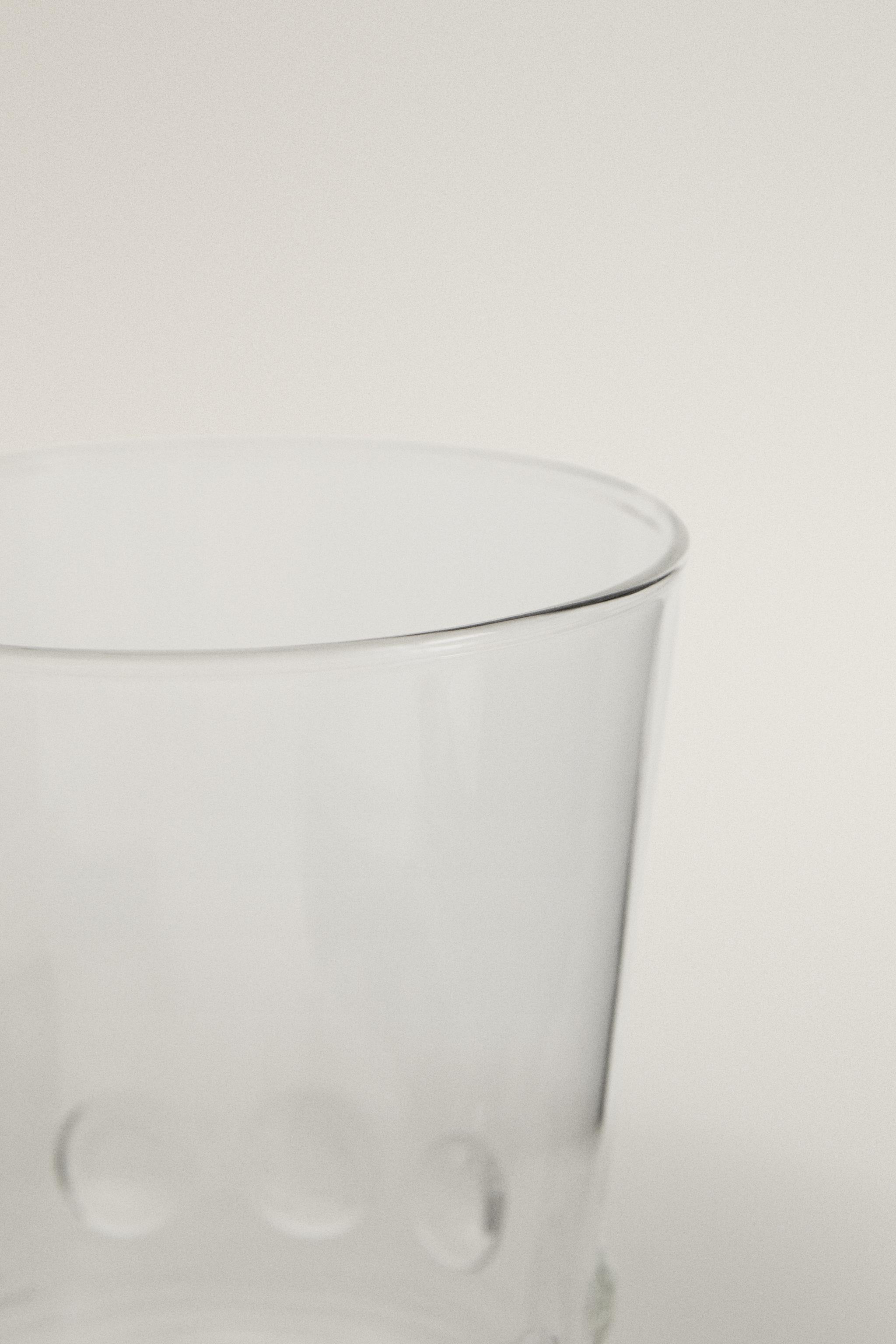 BOROSILICATE GLASS TUMBLER WITH RAISED DOTS