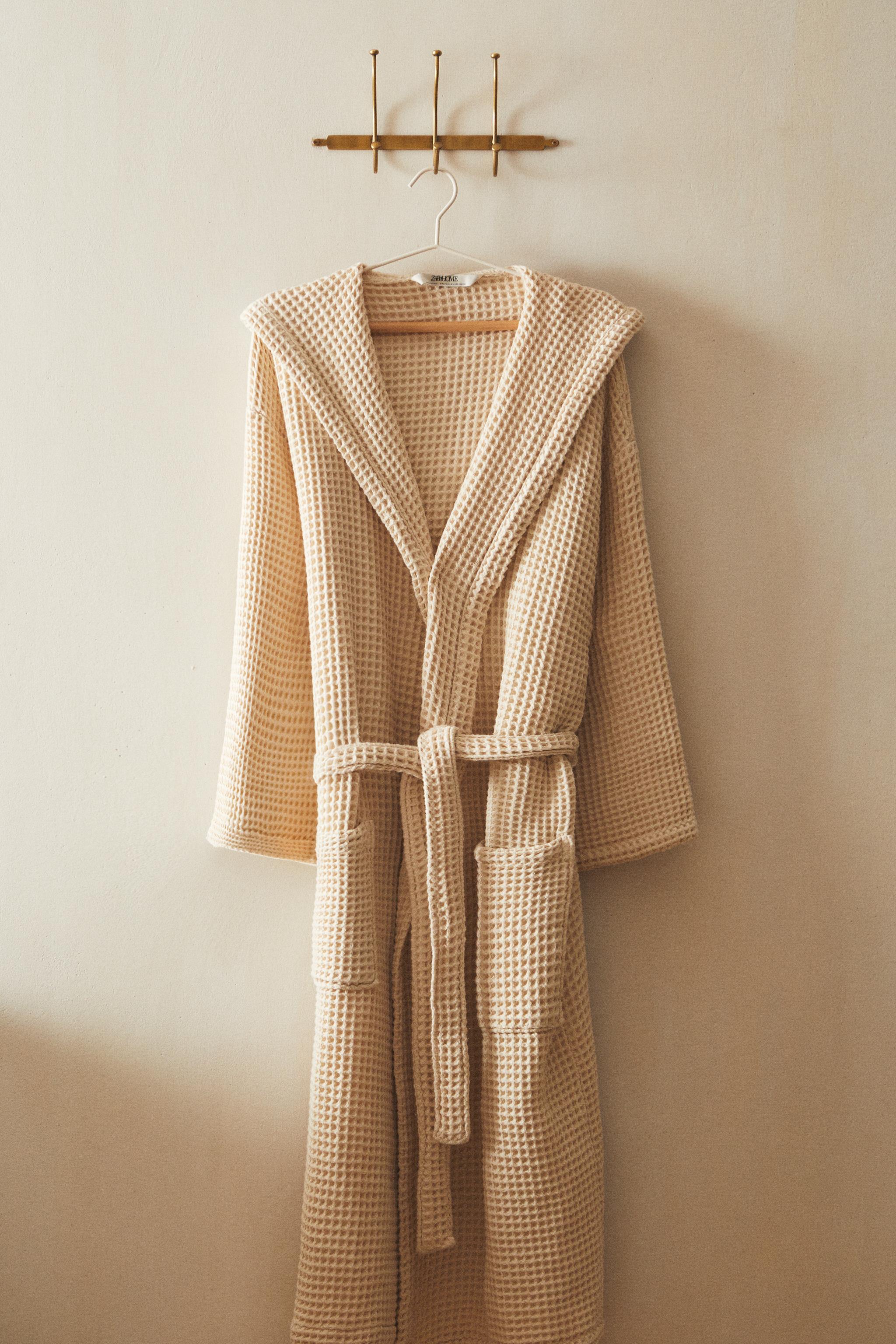 COTTON WAFFLE-KNIT BATHROBE