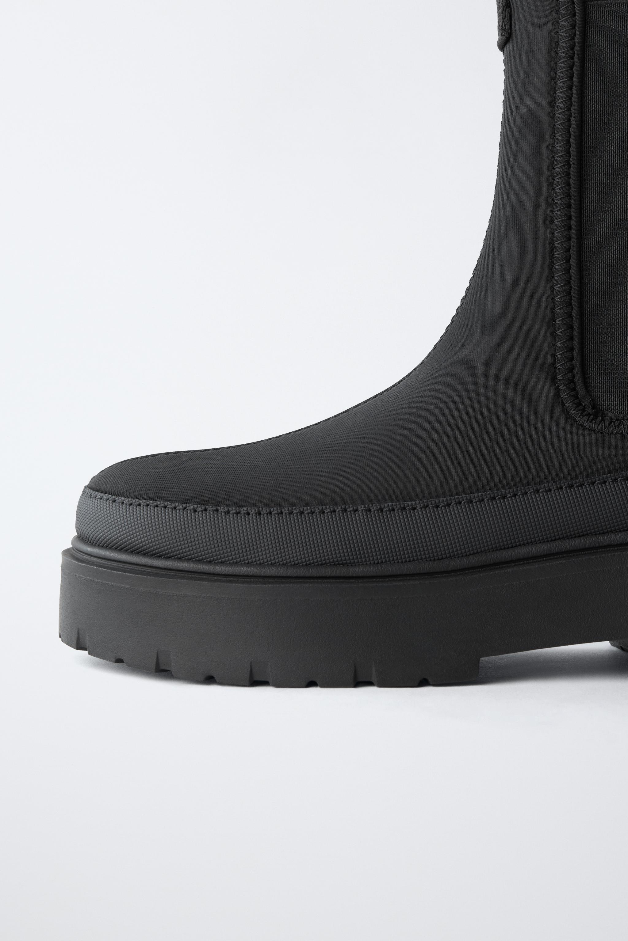 CHELSEA BOOTS