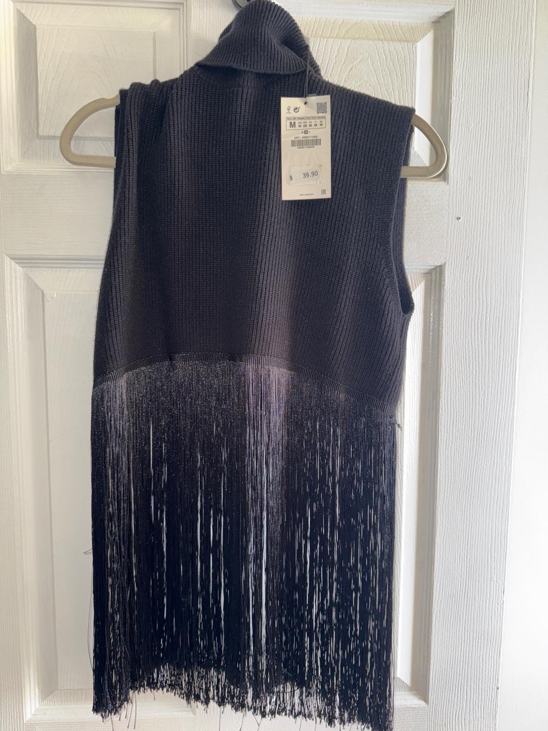 FRINGED KNIT TOP