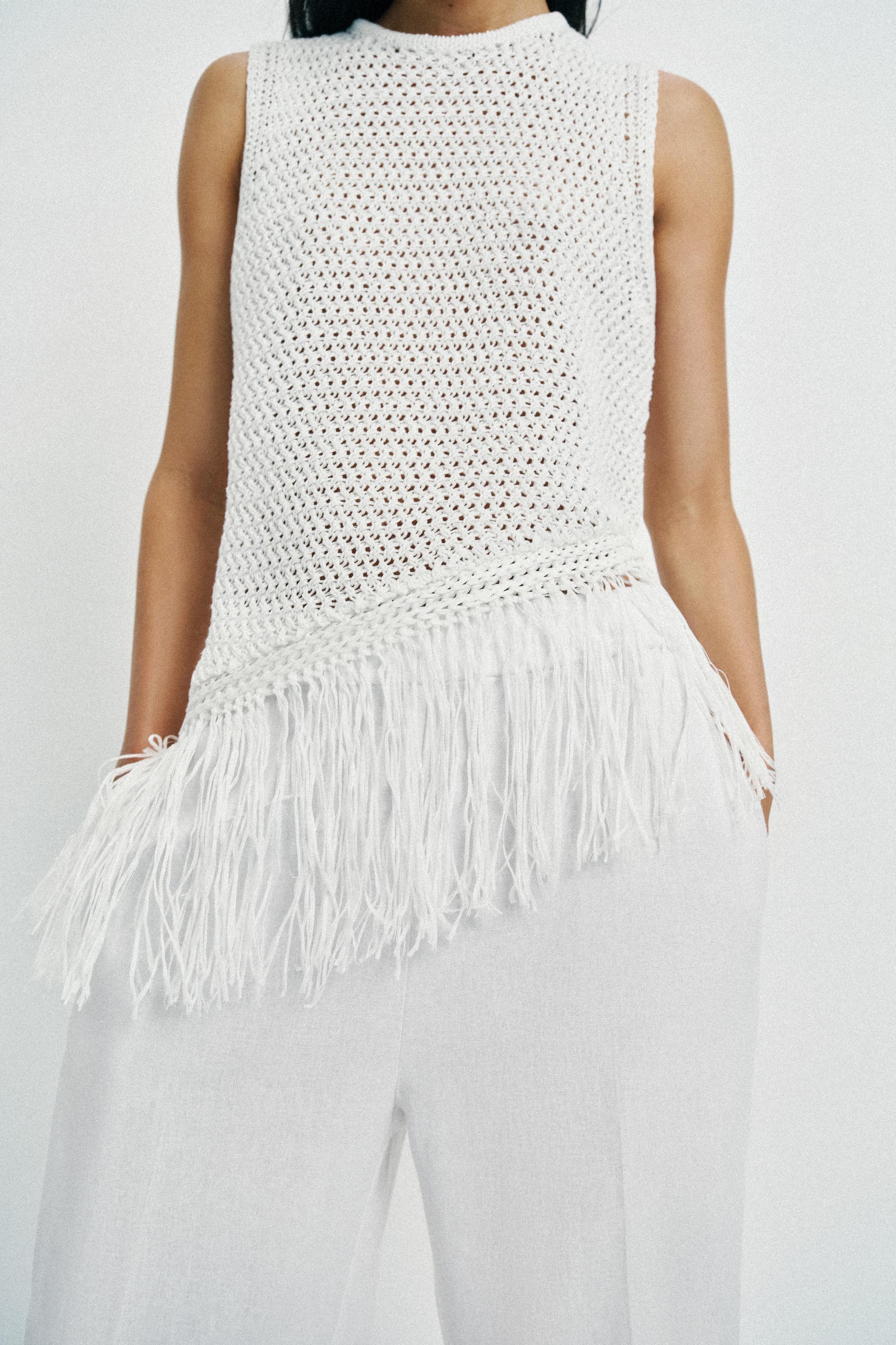 TOP EN MAILLE À FRANGES