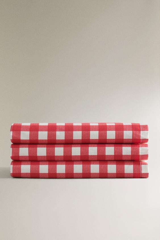 RESINCOATED GINGHAM CHECK TABLECLOTH White / Red ZARA United Kingdom