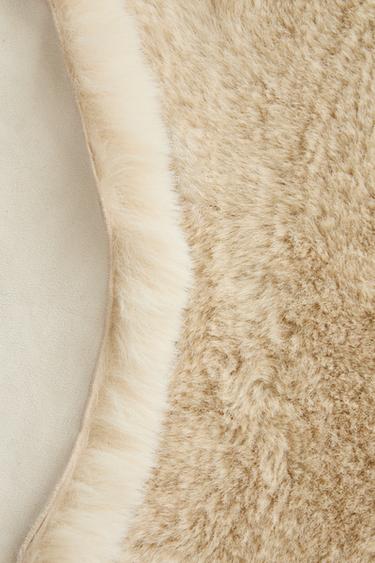 IRREGULAR FUR RUG - Dark beige by Zara