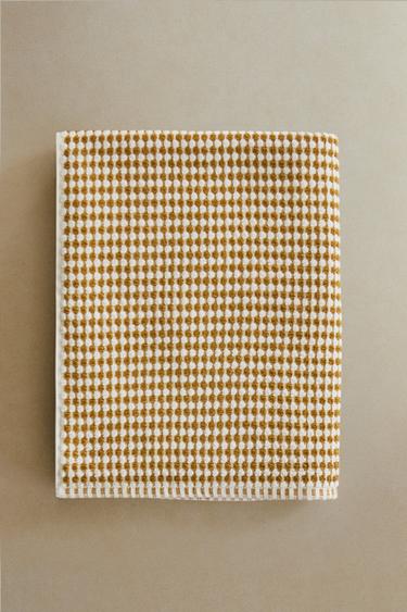 TEXTURED COTTON BATH TOWEL - Curry by Zara
