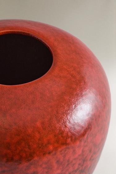 RED OVAL STONEWARE VASE - Red / Black by Zara