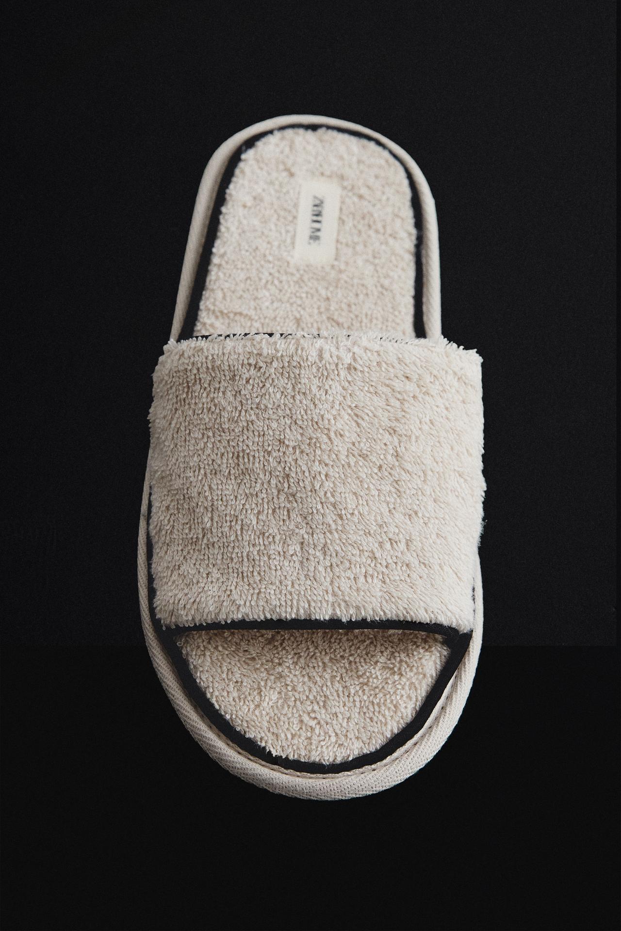 BATH TOWEL SLIDES WITH PIPING — Sandy Brown