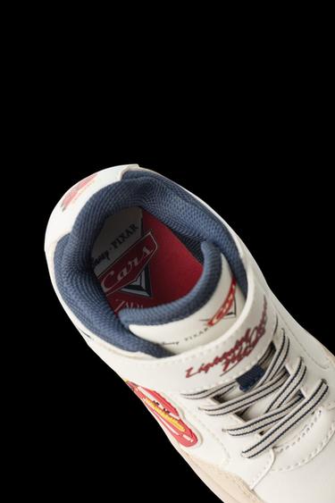 SNEAKER-STIEFELETTE CARS LIGHTNING MCQUEEN © DISNEY - Weiß von Zara