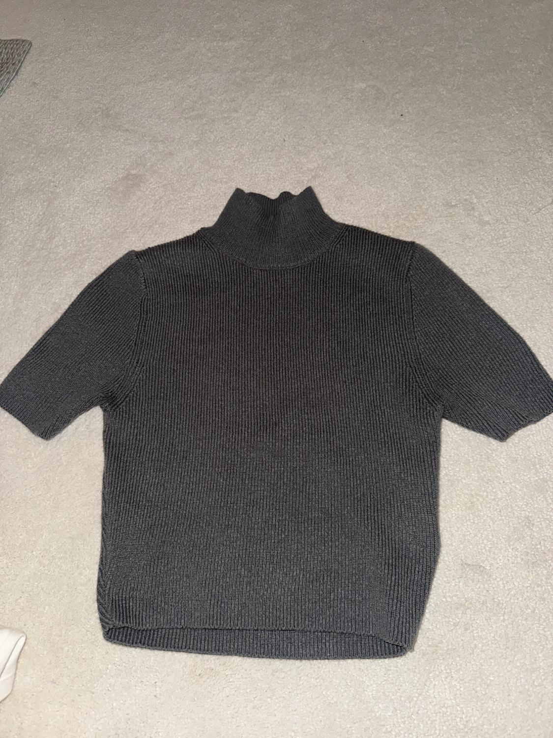 RIBBED KNIT TOP