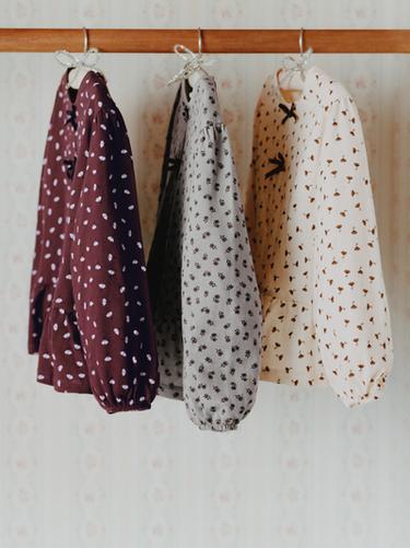 تيشرت برسومات زهرية مع ربطة مخملية - عقيقي الخاص بـ Zara