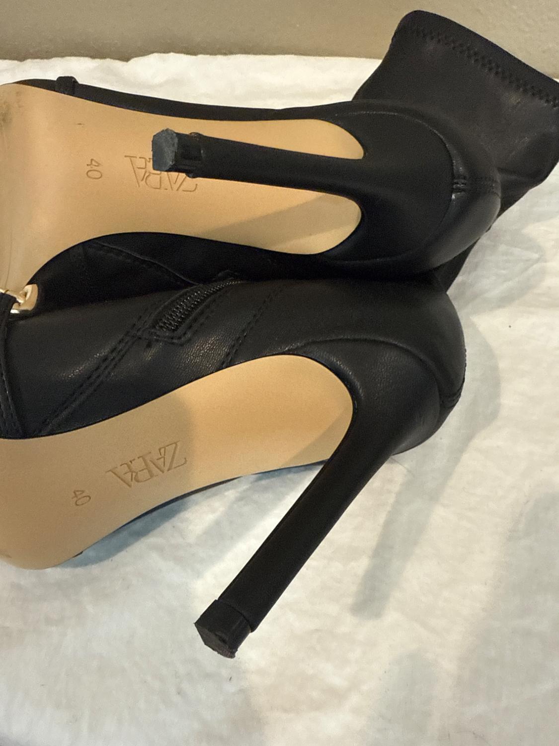 GOLD CHAIN BOOTIES - Image 6