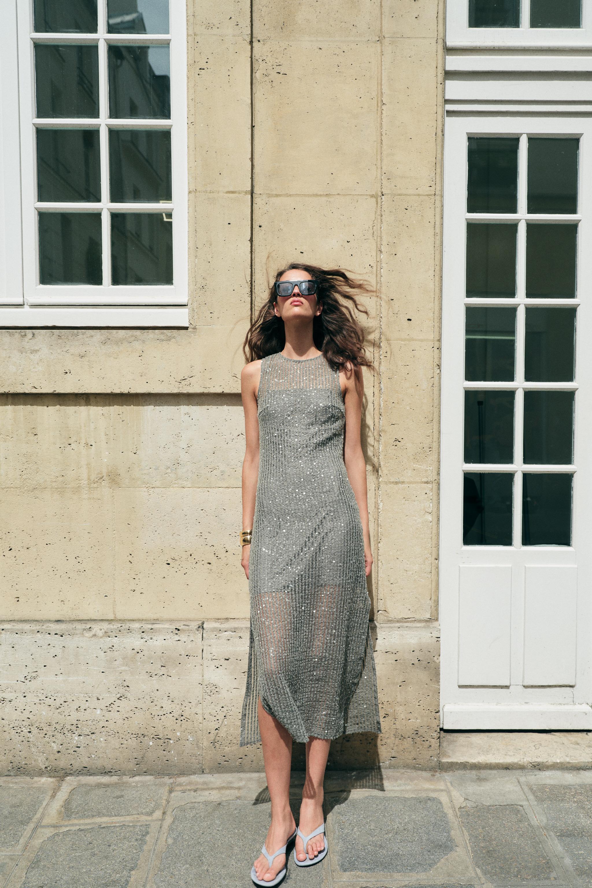ROBE MI-LONGUE EN RÉSILLE À PAILLETTES