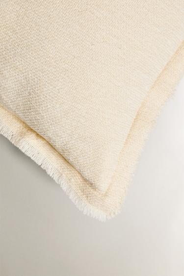 HOUSSE DE COUSSIN CHENILLE - Beige de Zara - Image 1