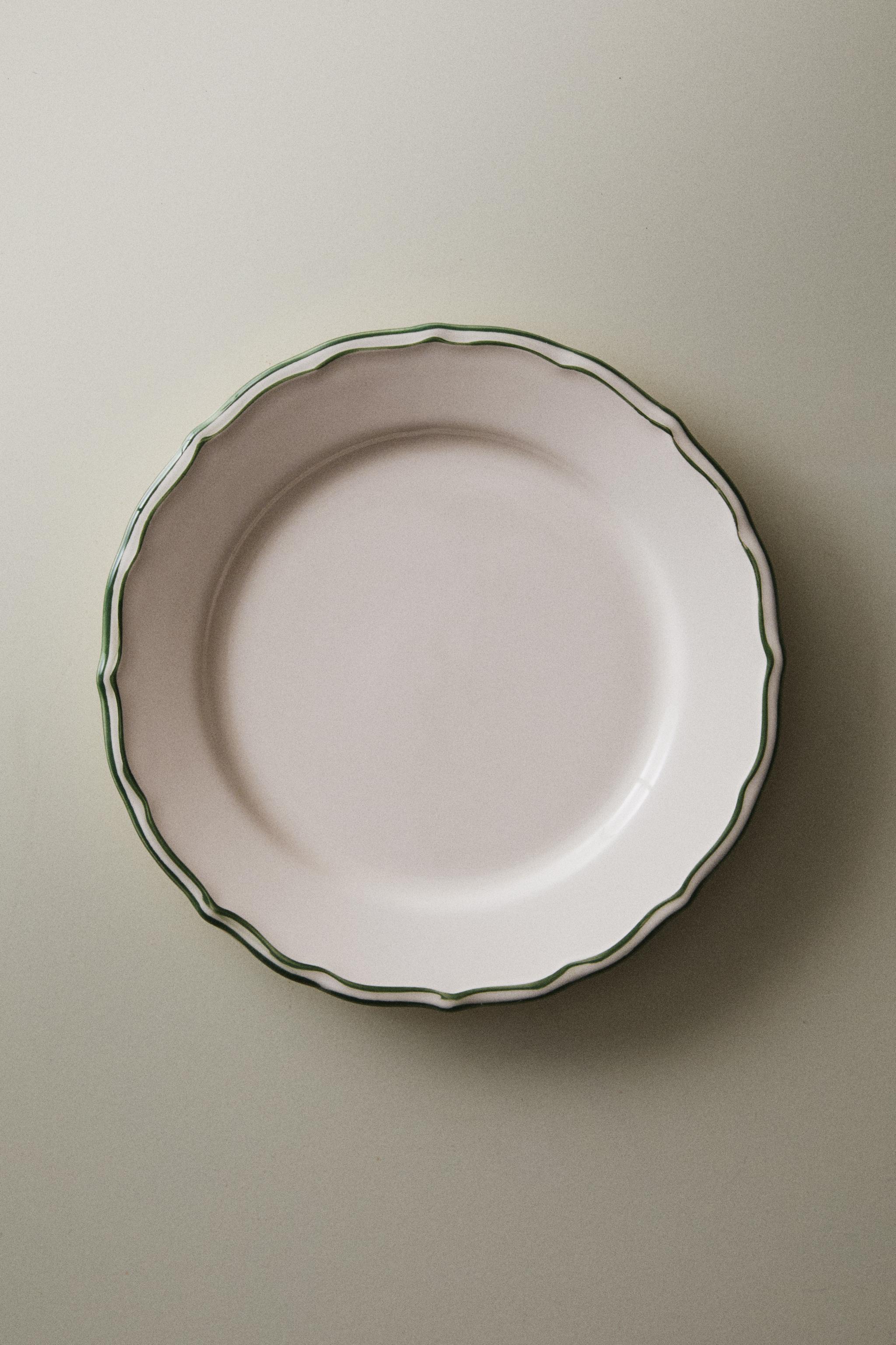 EARTHENWARE DESSERT PLATE WITH CONTRASTING RIM