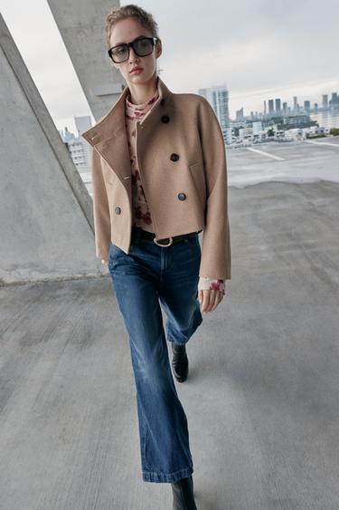 معطف قصير متصالب بياقة عالية - مِحْمر الخاص بـ Zara