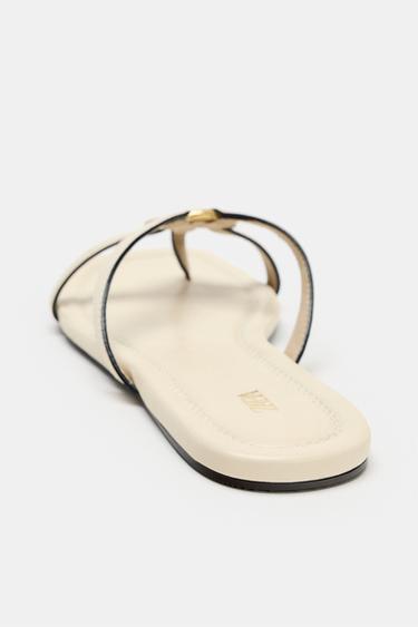 SANDALES PLATES AVEC DÉCOR MÉTALLIQUE - Blanc de Zara - Image 6