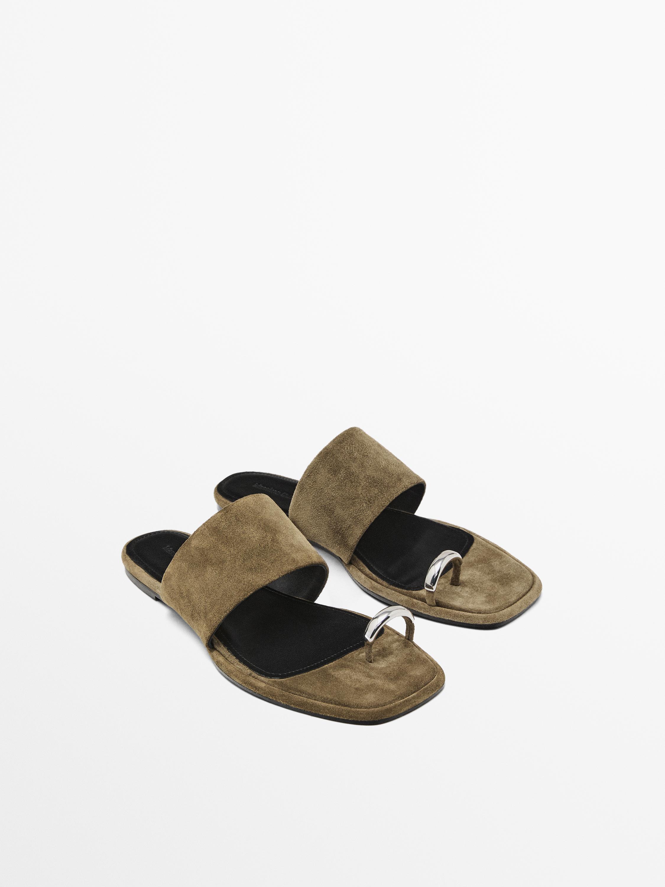 Sandales plates en croûte de cuir avec bague