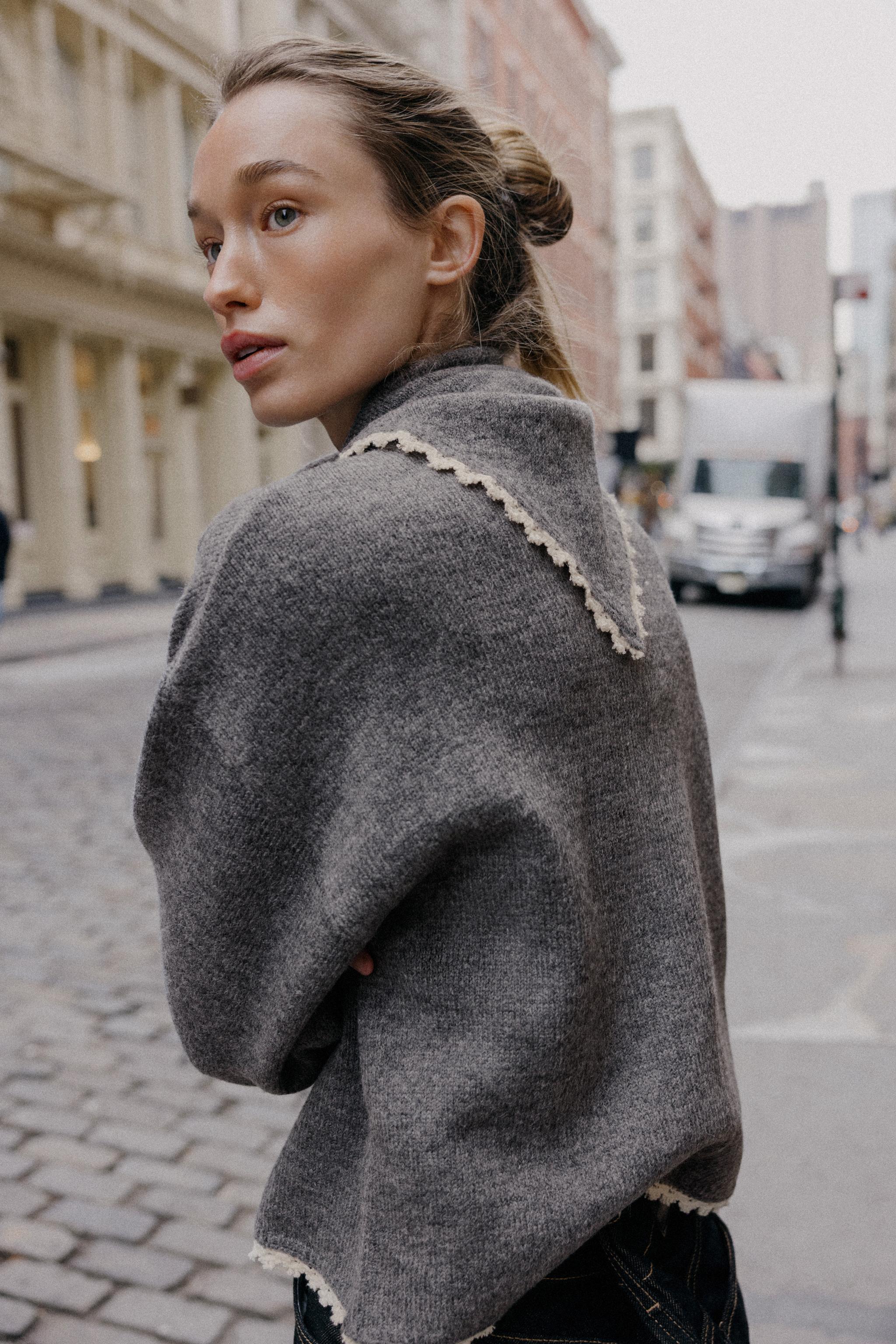 GILET EN MAILLE BANDANA AVEC DENTELLE