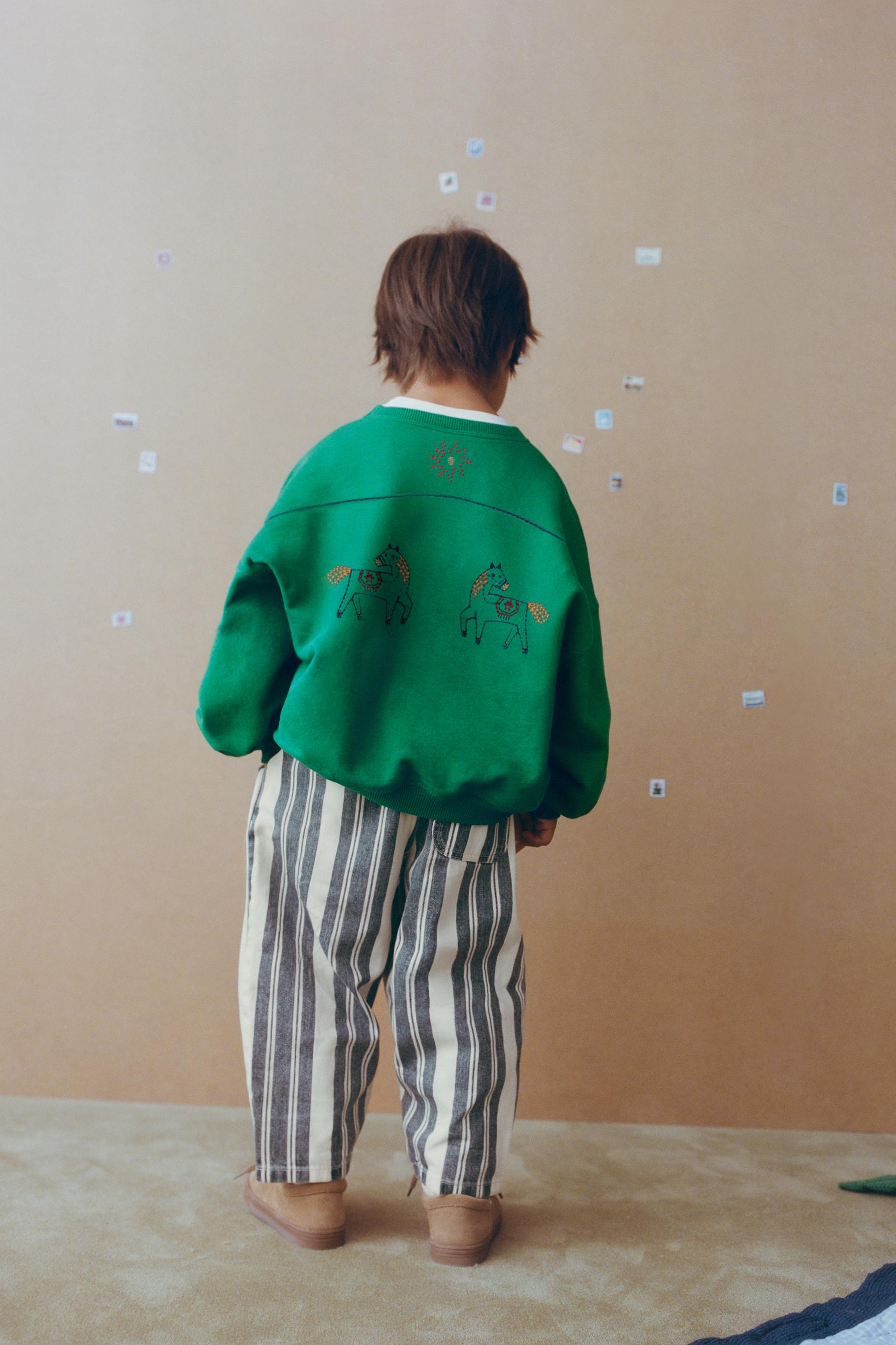 EMBROIDERED SWEATSHIRT