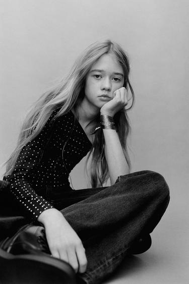 Zara ASYMMETRIC SEAMLESS RHINESTONE T-SHIRT - Black