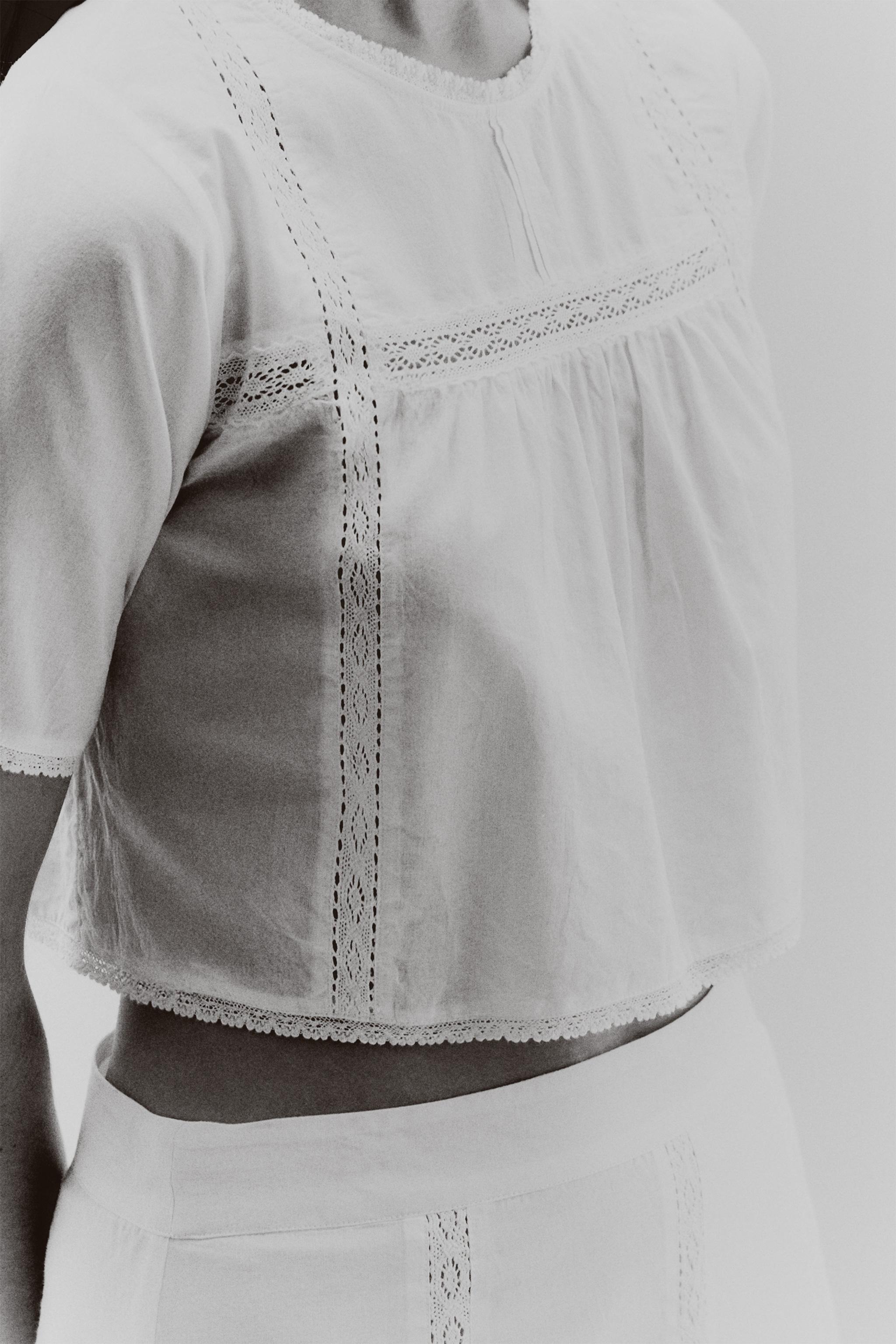 LACE CROP TOP