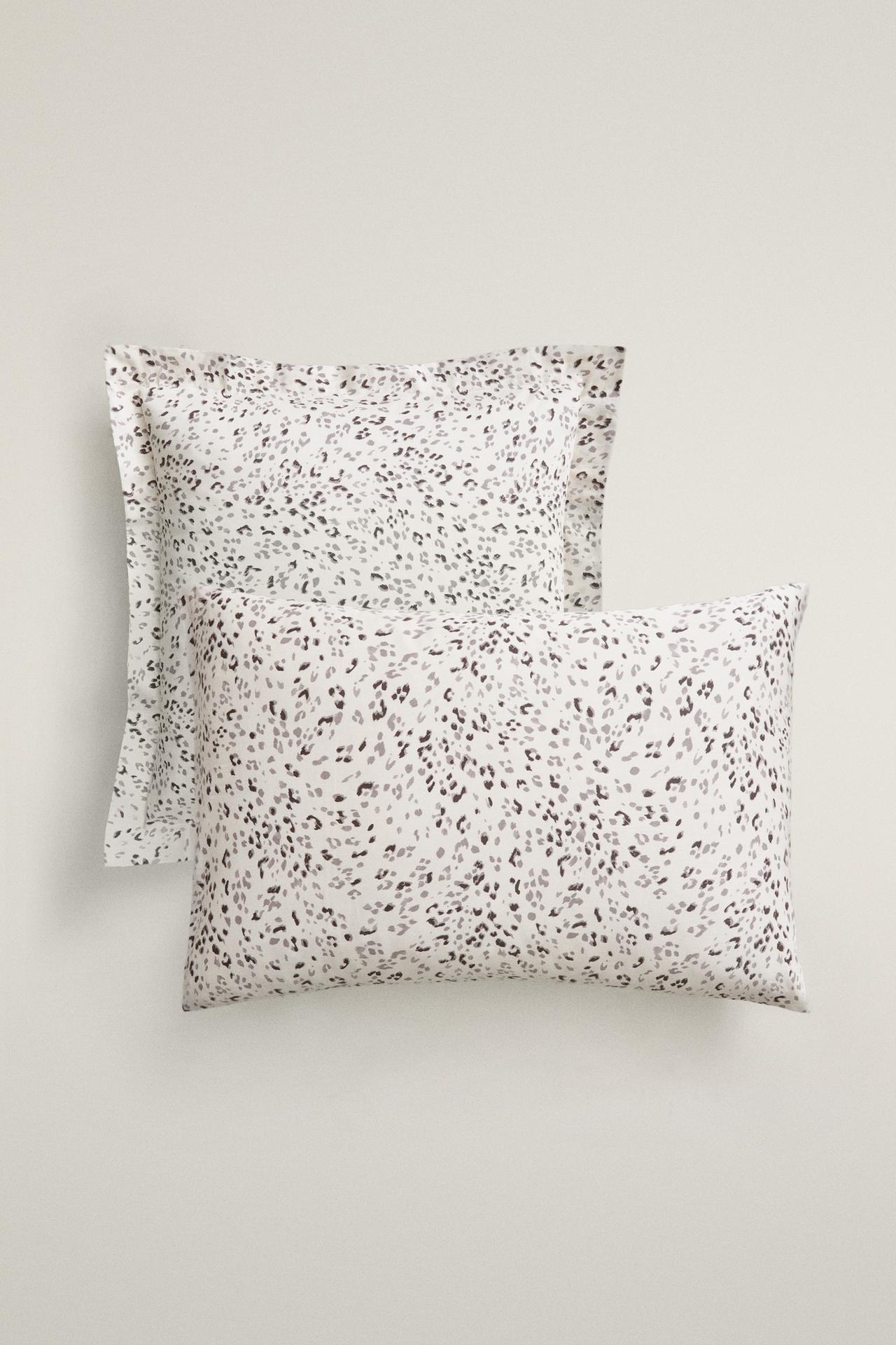 ANIMAL PRINT SATEEN PILLOWCASE (300 THREAD COUNT) — Ecru