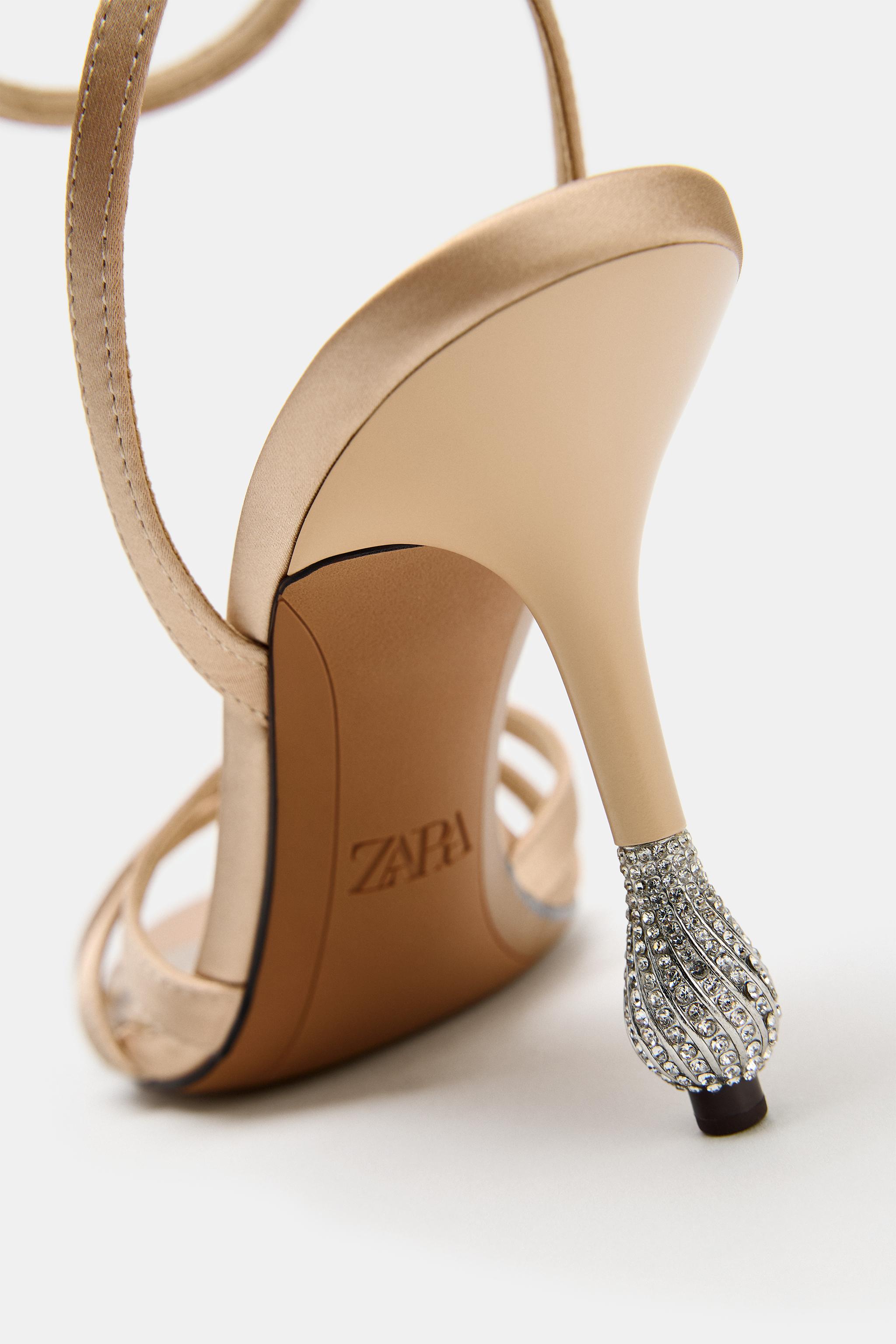 Женские сандалии Zara RHINESTONE APPLIQUÉ HEELED SANDALS — фото 9