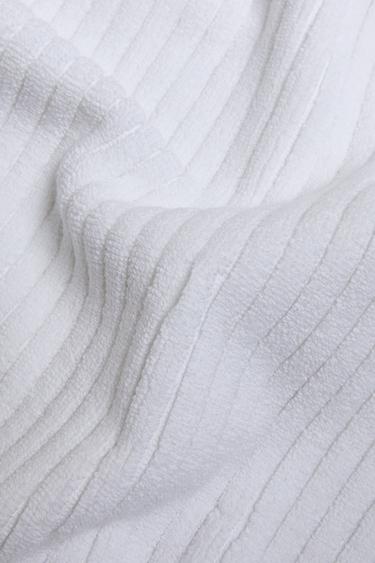 TAPIS DE BAIN TEXTURE CÔTELÉE - Blanc de Zara - Image 4