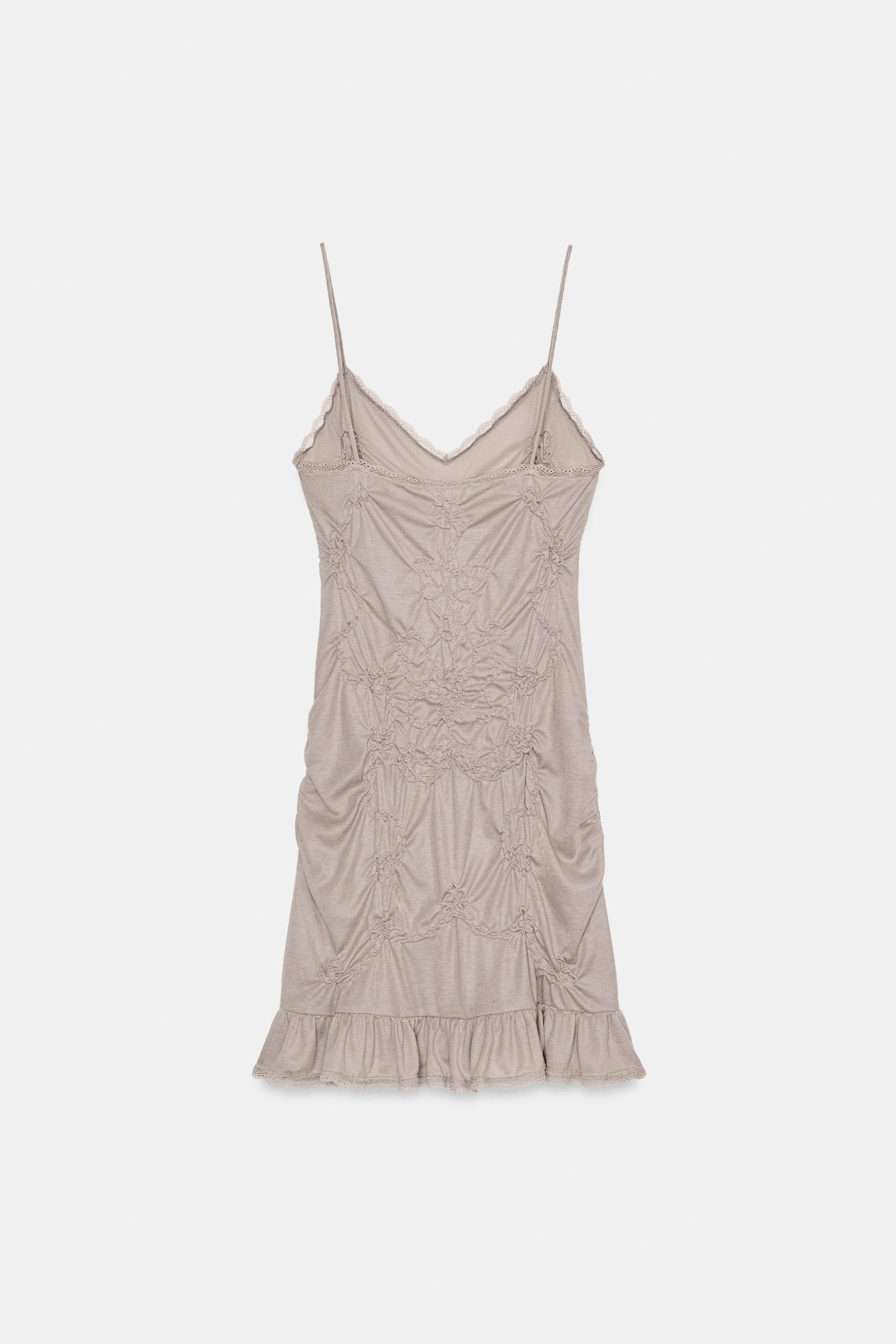 ROBE COURTE PLIS DENTELLE