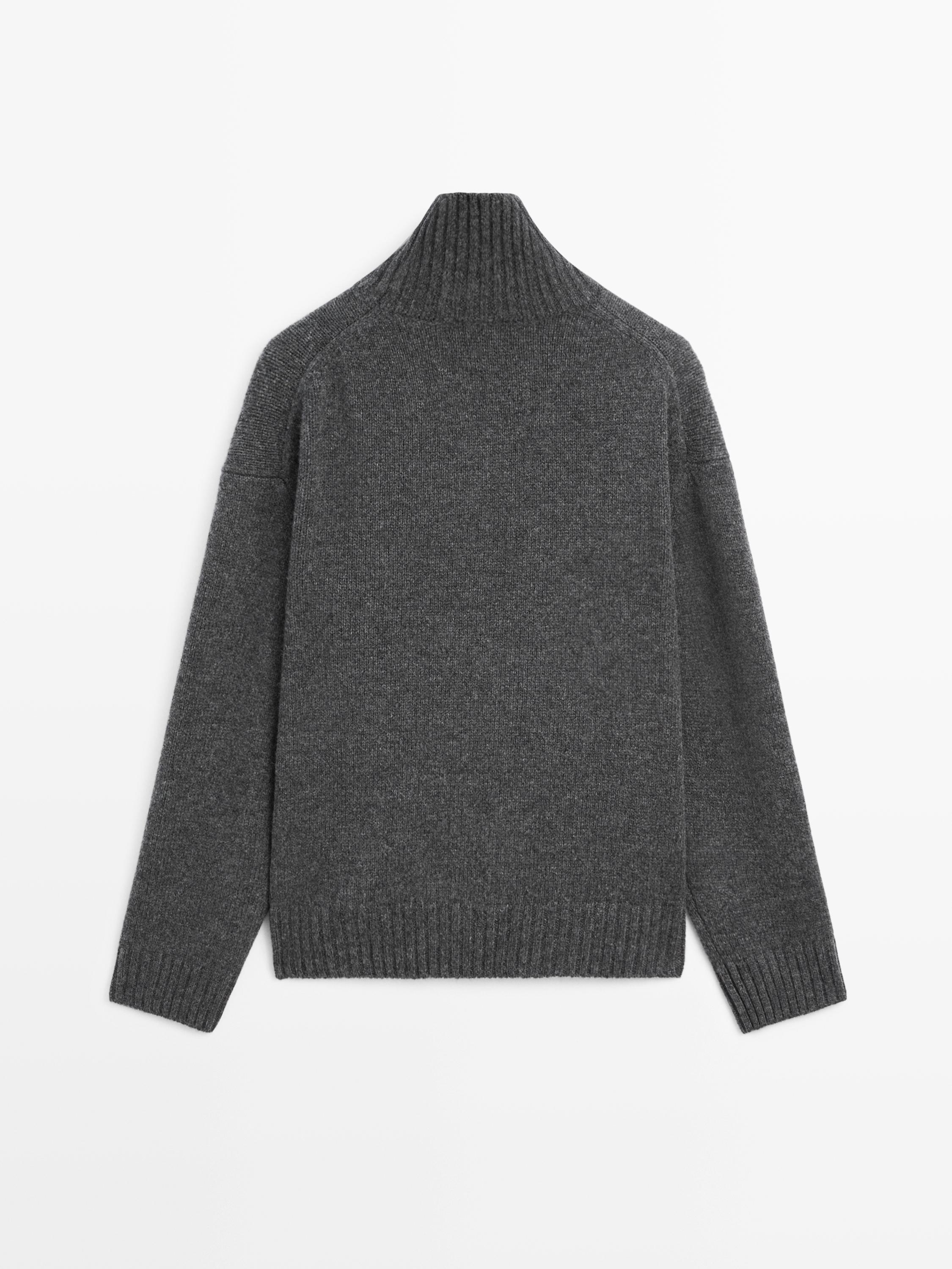 Knit 100% wool turtleneck sweater