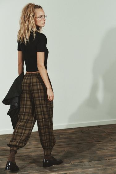 HAUT À MANCHES COURTES EN MAILLE DOUCE - Noir de Zara - Image 2