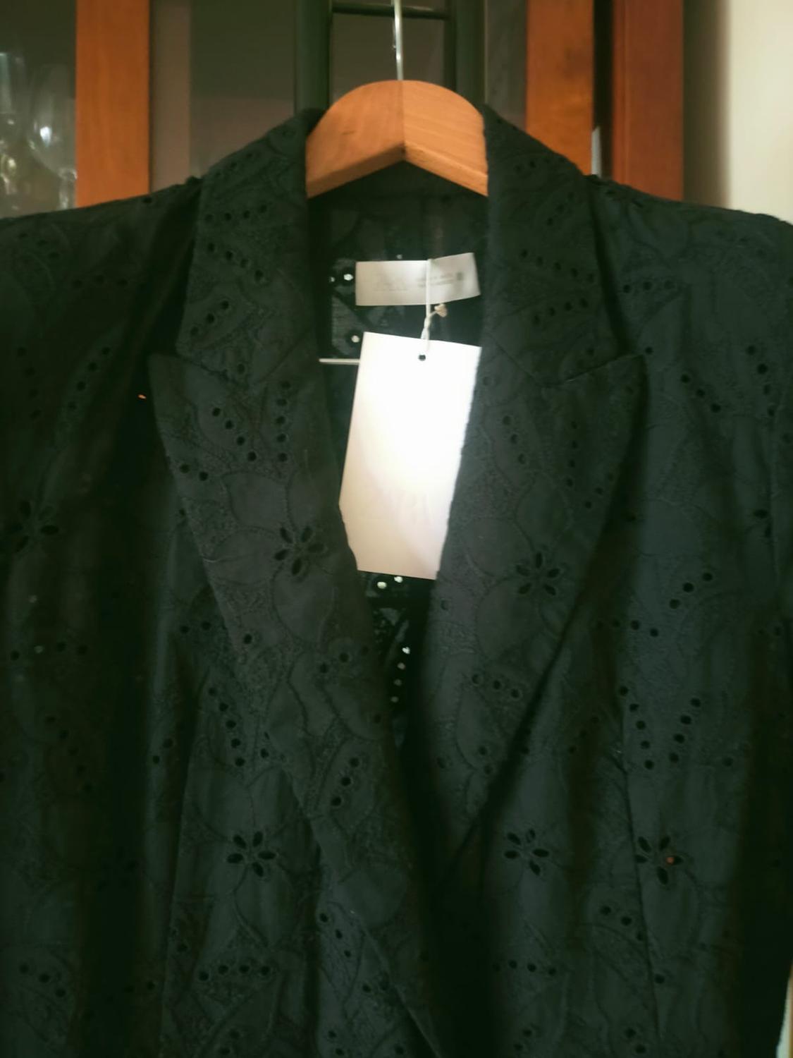 PERFORATED EMBROIDERY BLAZER