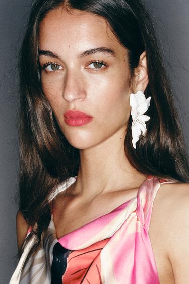 MAXI PENDIENTES ABANICO FLOR - Crema de Zara