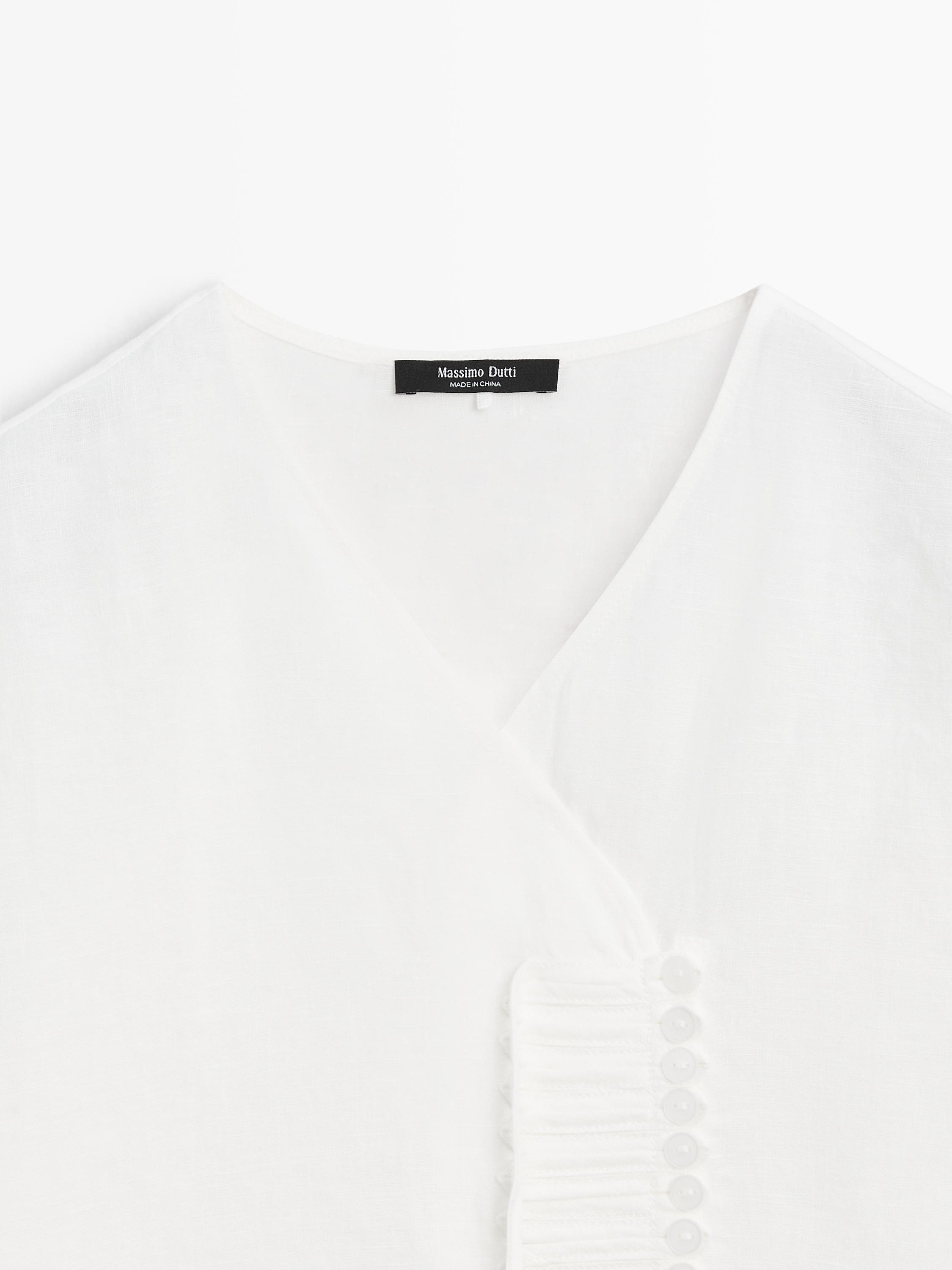 Flowing shirt with chest detail