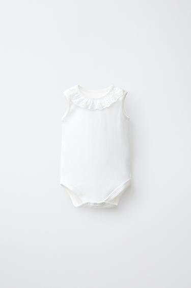 LOT DE CINQ BODYS SANS MANCHES BRODERIE SUISSE - Rose de Zara - Image 1
