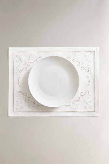 EMBROIDERED PLACEMAT WITH HEMSTITCHING - White by Zara - Image 4