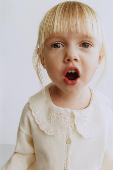 ВЯЗАНЫЙ КАРДИГАН С ДЕКОРАТИВНЫМИ ДЕТАЛЯМИ — ЭКРЮ от Zara