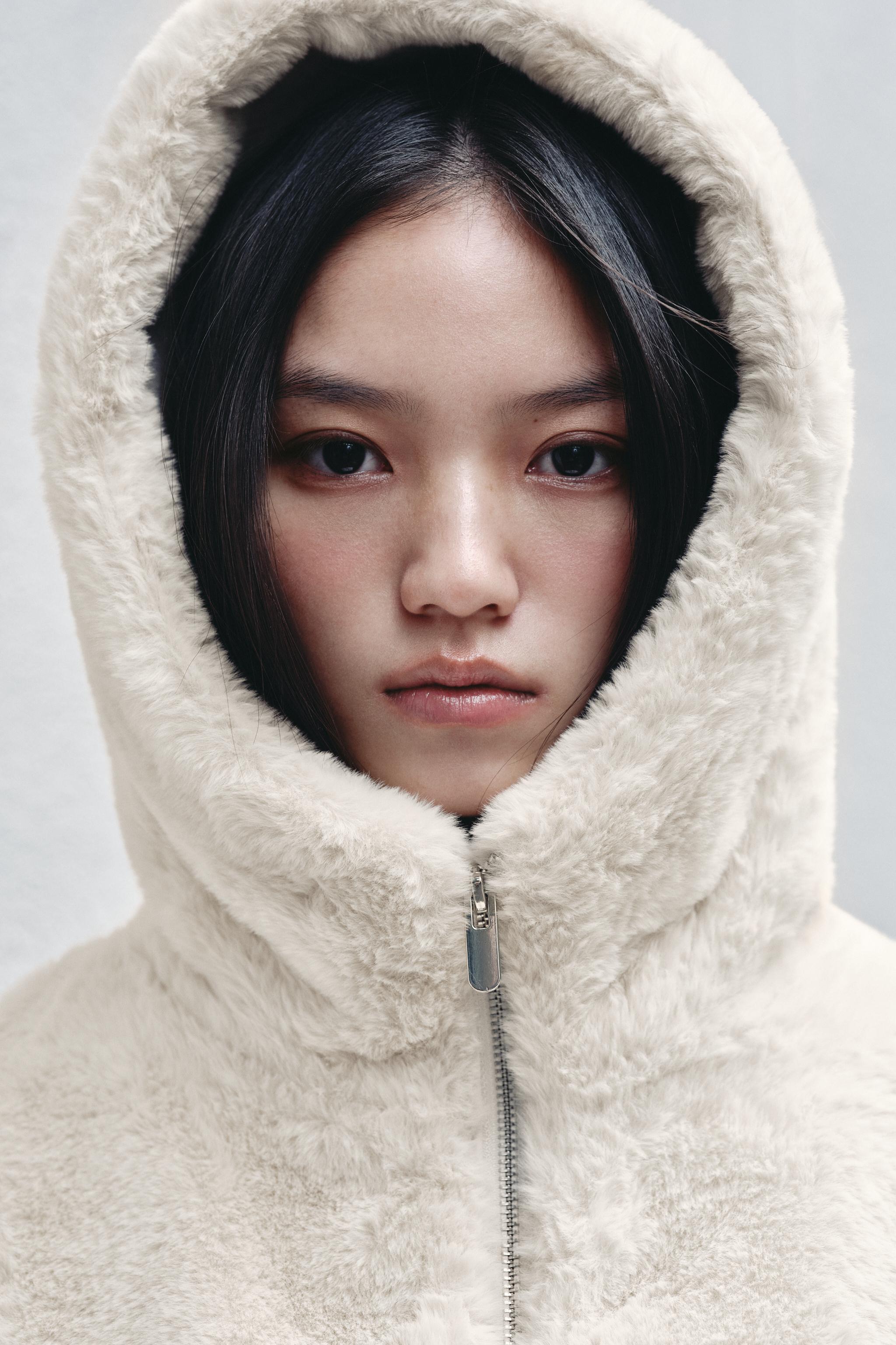 【 ZARA 】 フェイクファーフード付きベスト フェイクファー フーデッドベスト - ブラック | ZARA Japan / 日本